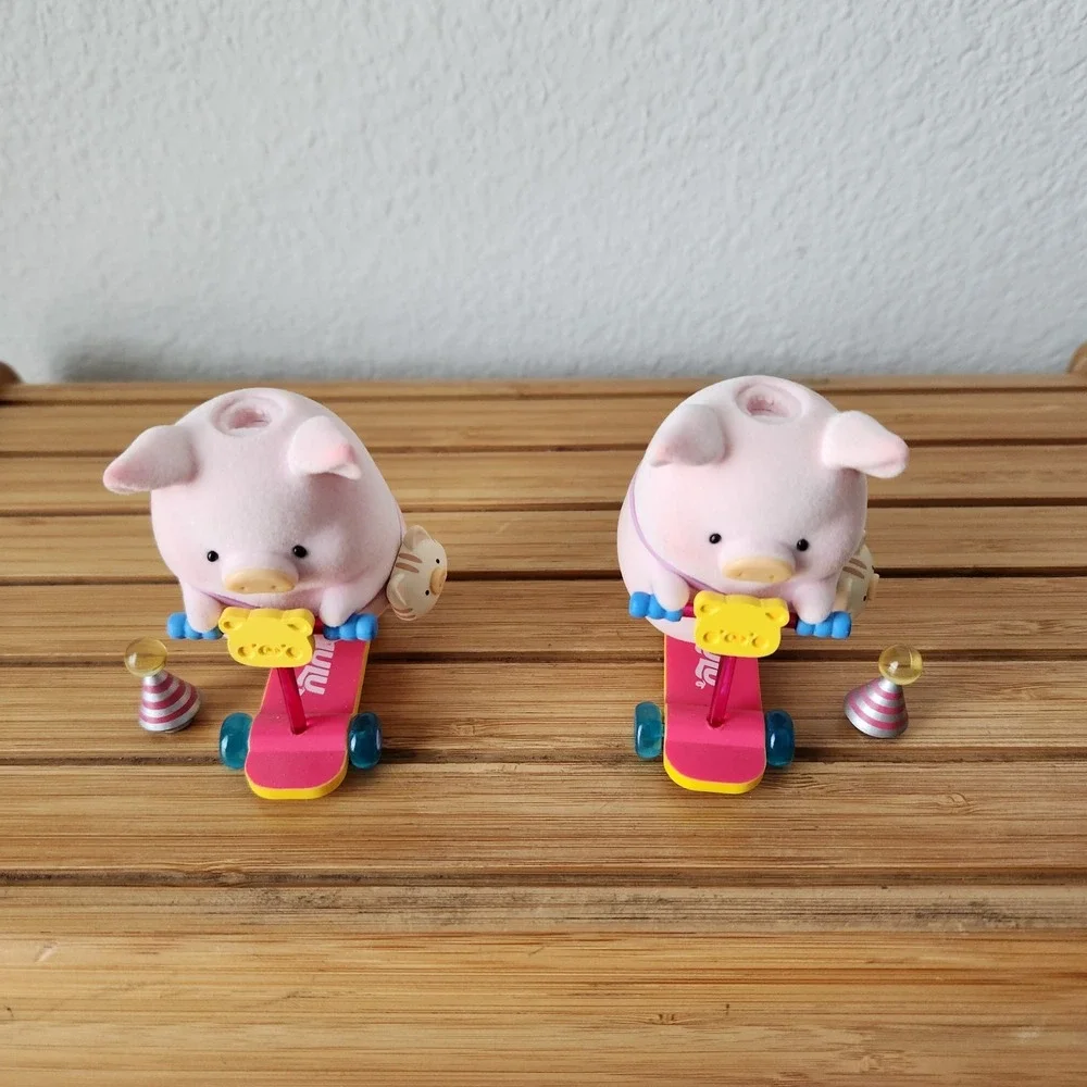 Toyo Cicis Story Lulu Celebration Birthday‎ Pigs On Scooters Party Hats Set Of 2
